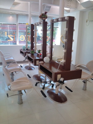 店内 こげ茶のサムネイル画像